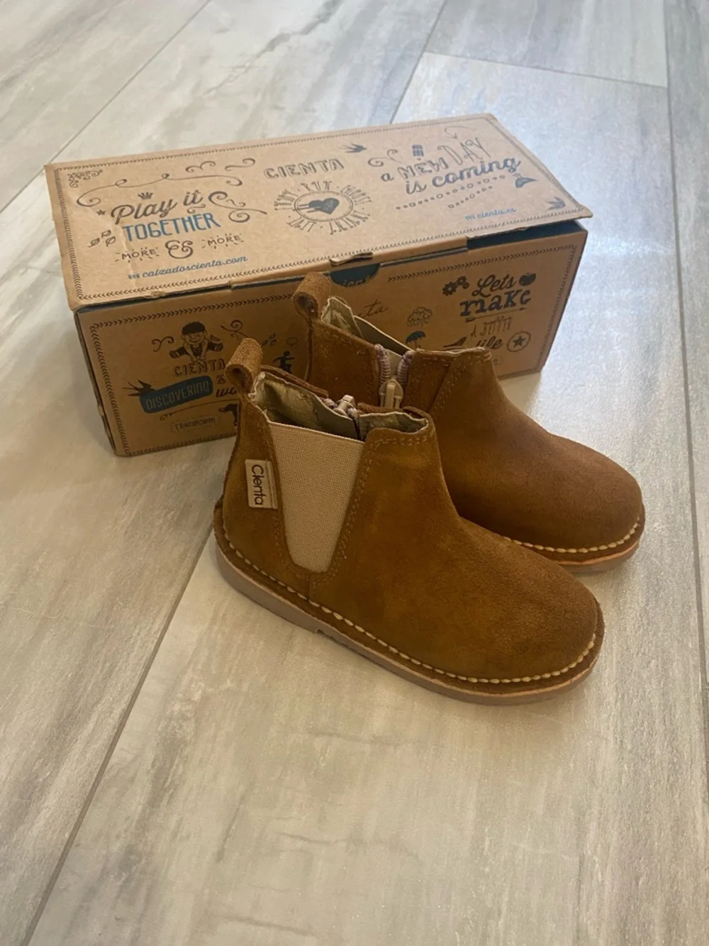 NWT Cienta Classic Tan Brown Suede Leather Round Toe Zip-Up Boot toddler 7.5